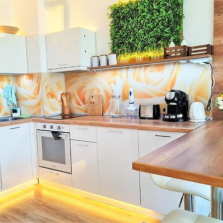 Little Treasure By The Sea Apartment Pomorie Ngoại thất bức ảnh