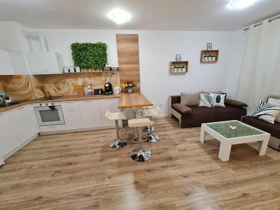 Little Treasure By The Sea Apartment Pomorie Ngoại thất bức ảnh