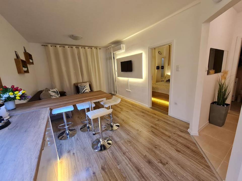 Little Treasure By The Sea Apartment Pomorie Ngoại thất bức ảnh